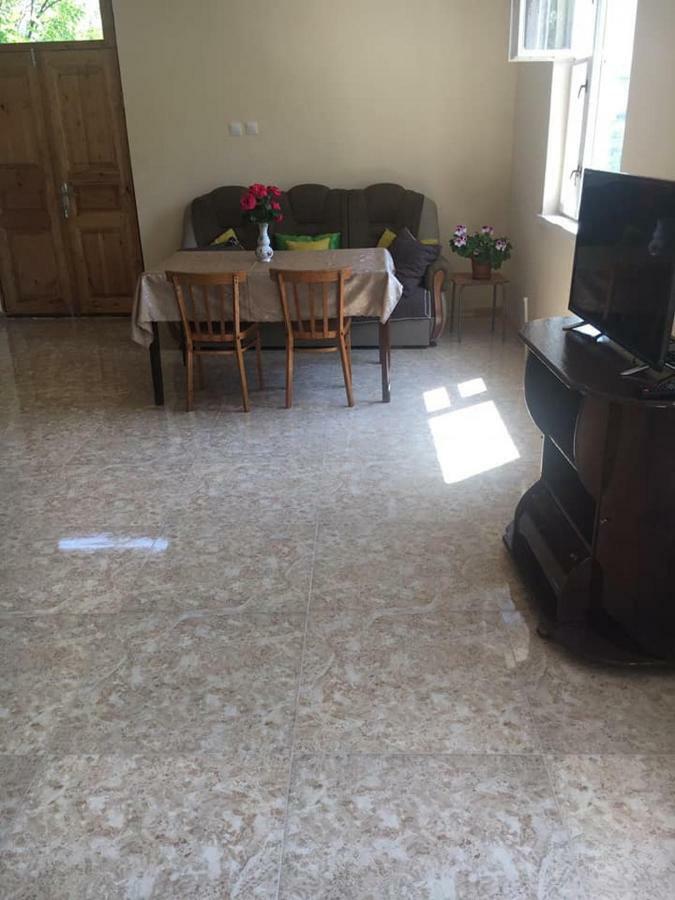 Nnn Guest House Goris Exterior photo