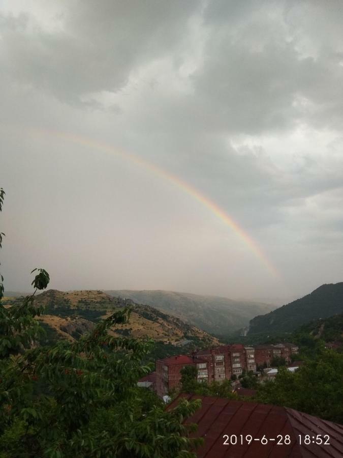 Nnn Guest House Goris Exterior photo