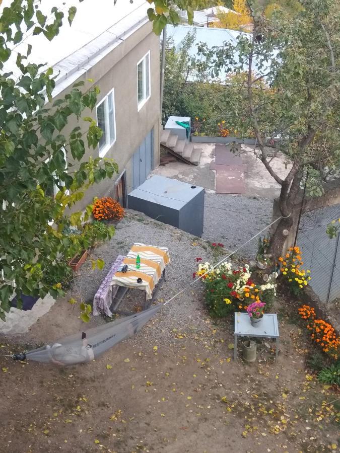 Nnn Guest House Goris Exterior photo